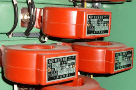 为什么电流互感器二次侧不能开路？